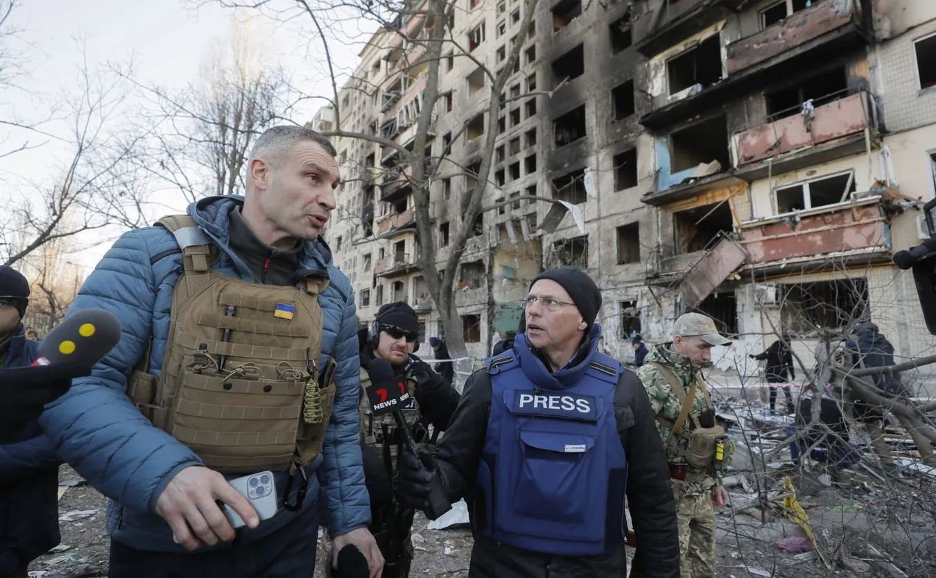 Mer Kijowa wezwał wszystkich mężczyzn, którzy wyjechali z miasta do powrotu i jego obrony