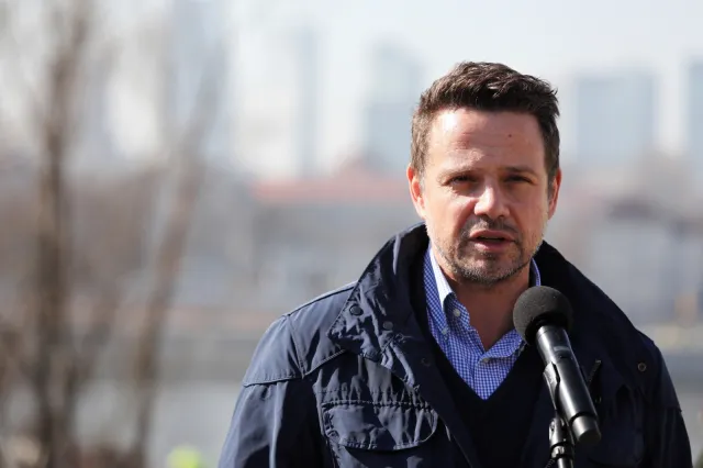 Trzaskowski: W ciągu najbliższych dni będziemy mogli przejąć budynek przy Sobieskiego 100