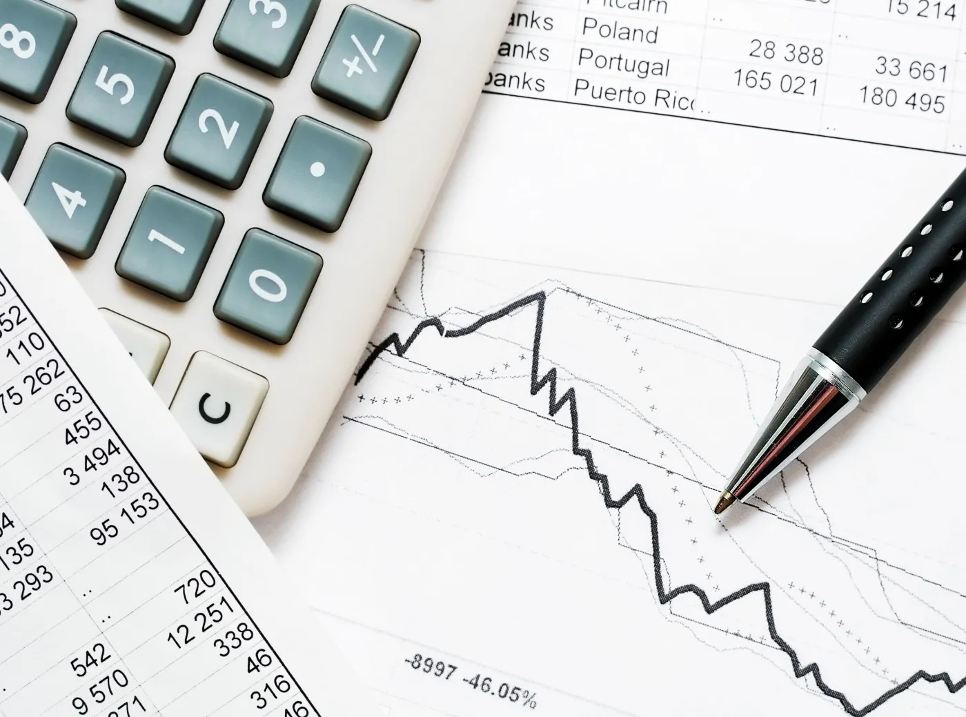 Eksperci ostrzegają przed coraz wyraźniejszymi sygnałami spowolnienia gospodarczego