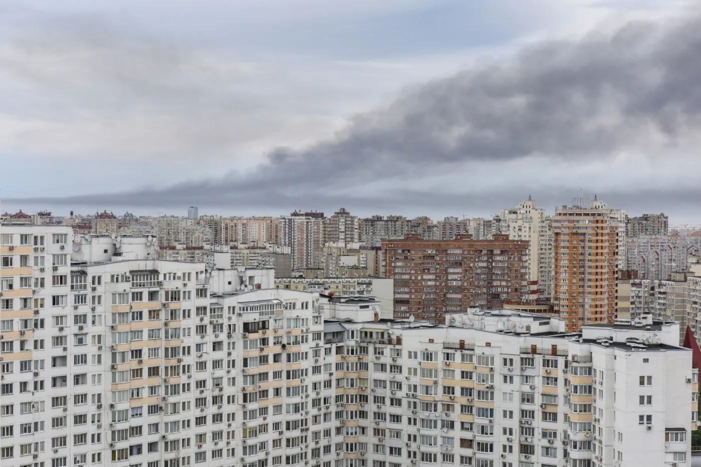 Kijów wciąż jest zagrożony. Jeden z pocisków trafił w cel wojskowy