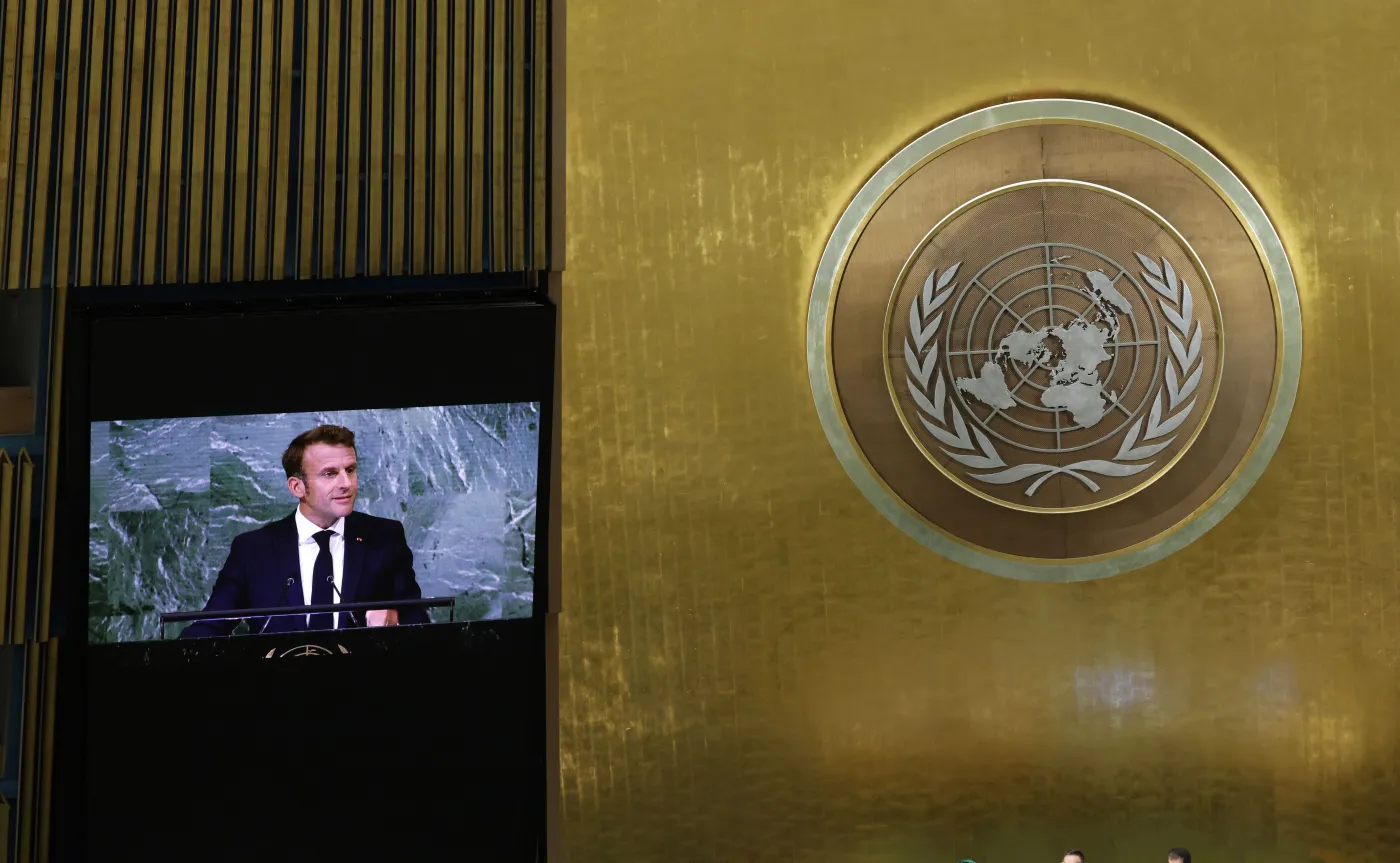 Macron: Wojna na Ukrainie skończy się tylko przy stole negocjacyjnym