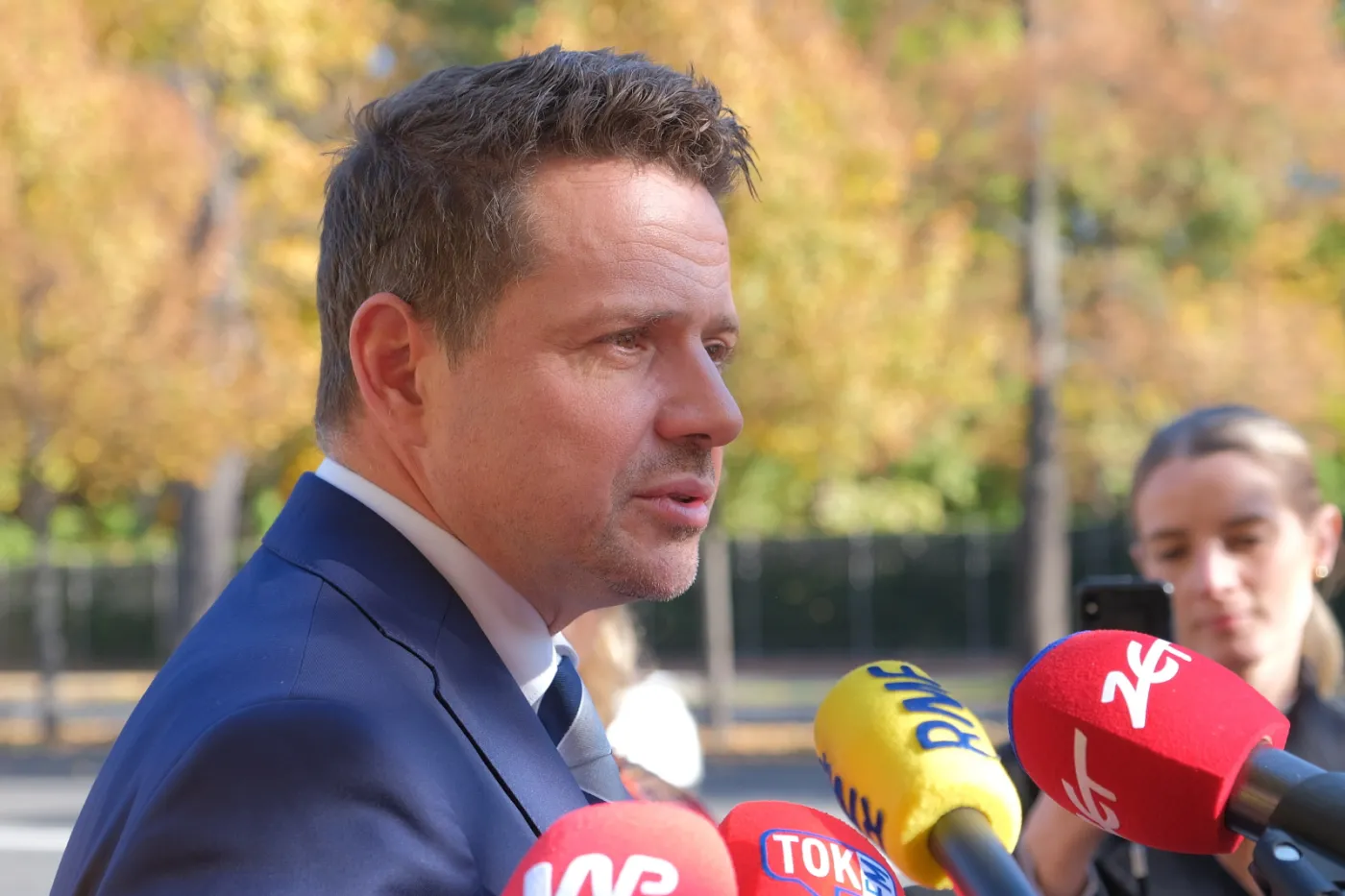 Trzaskowski o spotkaniu z Morawieckim: Nie podoba mi się przerzucanie na samorządy obowiązku dystrybucji węgla