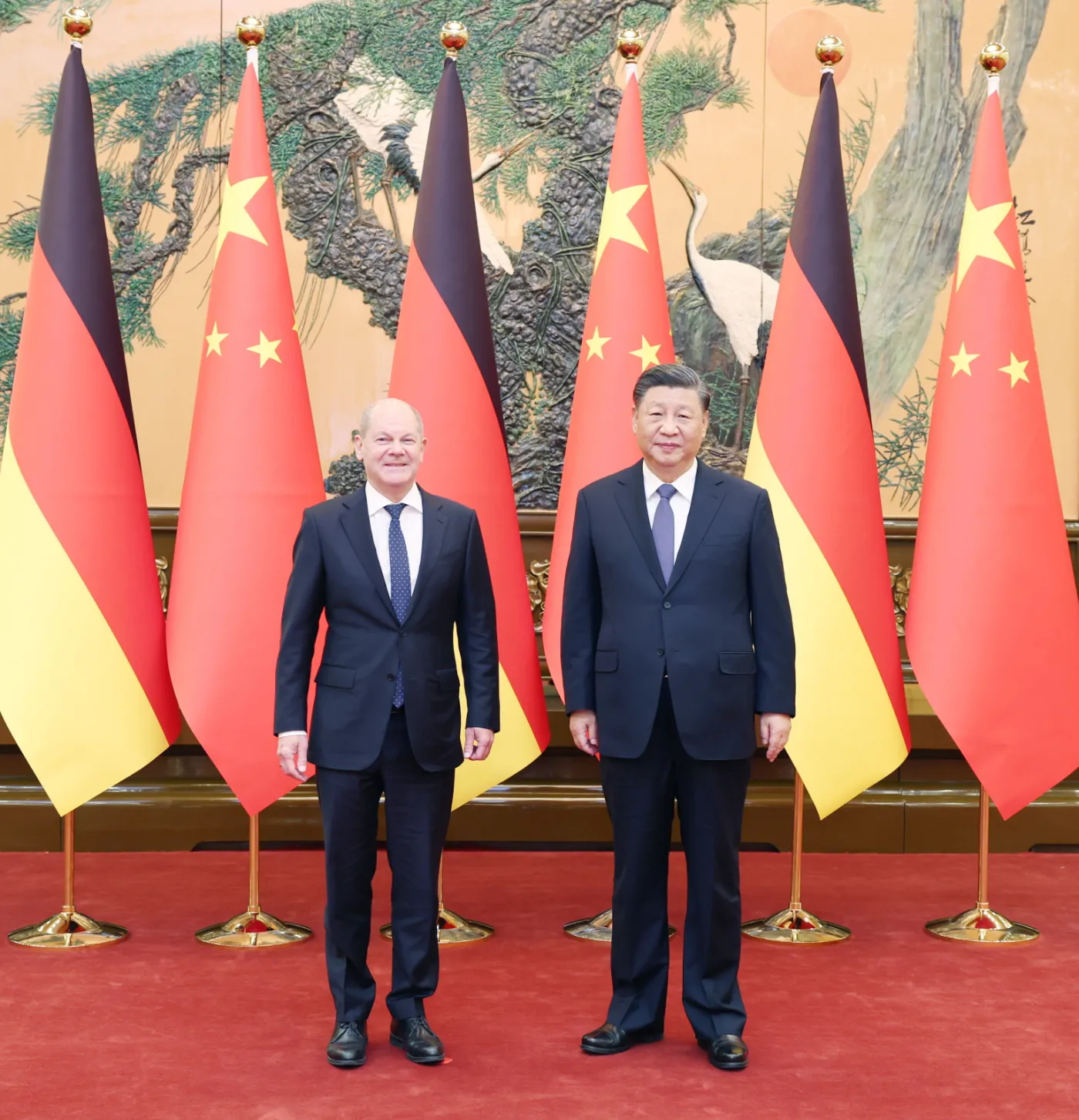 Scholz i szefowie niemieckich korporacji w Chinach. Media pytają: Dlaczego?