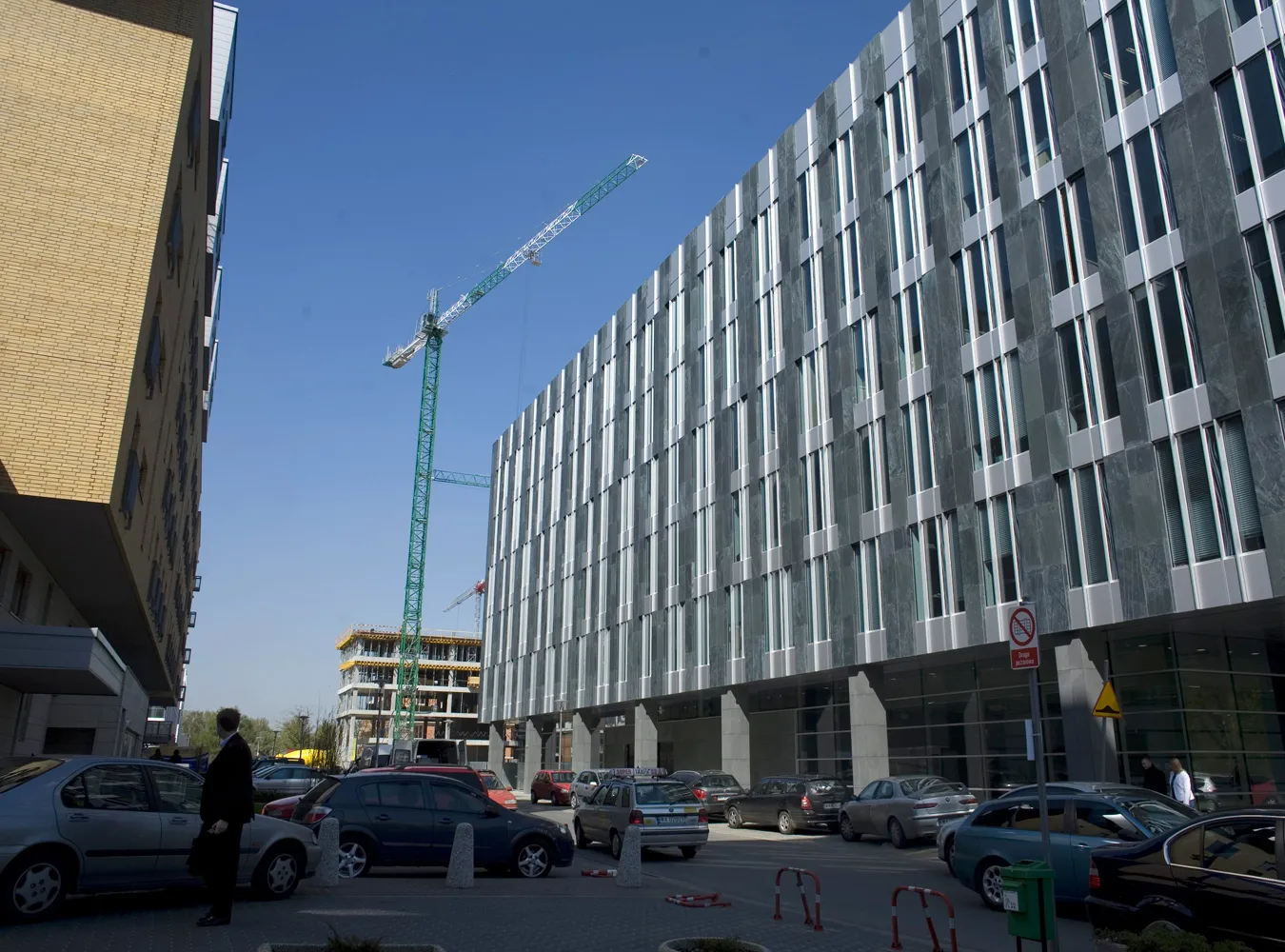 Zapaść na rynku nieruchomości. W 2022 r. deweloperzy sprzedali o 35 proc. mniej mieszkań niż w 2021 r.