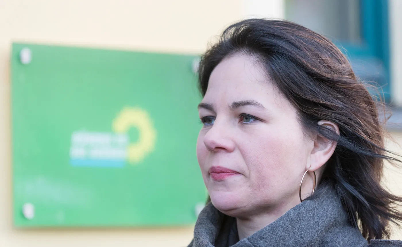 Baerbock: G7 będzie wspierać Ukrainę zimą. Ludzie nie mogą umierać z głodu i zimna