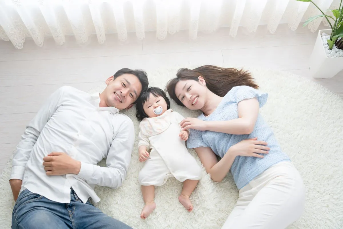 Urlop rodzicielski po japońsku. Młodzi ojcowie nie korzystają z niego, bo boją się reakcji pracodawcy