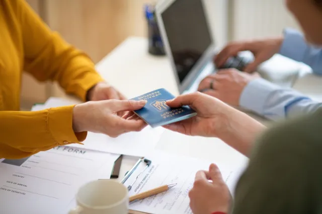 Prawie 70 proc. przebywających w Polsce Ukraińców to kobiety. Co jeszcze wiemy o ich perspektywach na rynku pracy? [BADANIE]