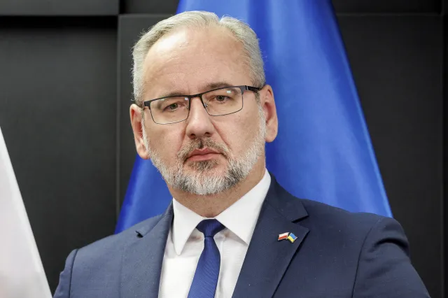Zmiana kontraktów na szczepionki. Niedzielski: Moderna rozumie sytuację, Pfizer okazuje arogancję