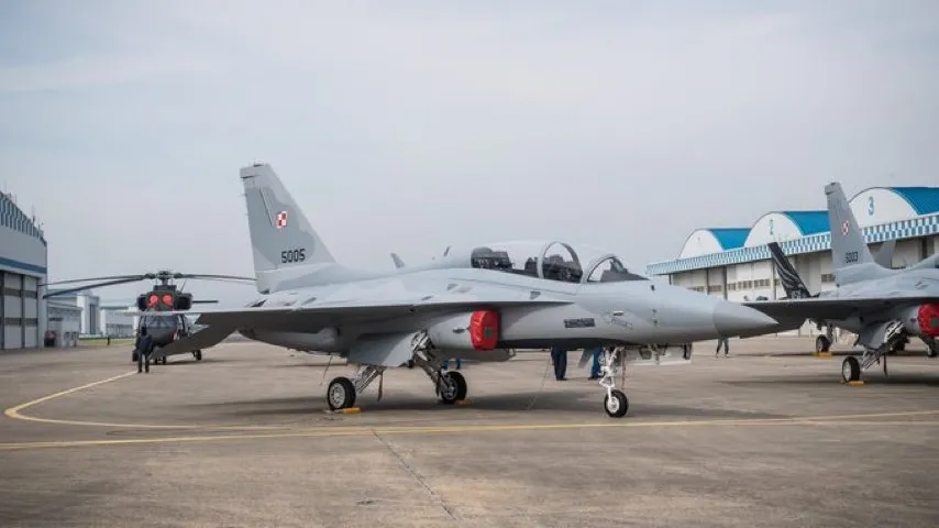 Szef MON: Pierwsze dwa egzemplarze samolotów FA/50 są już w Polsce