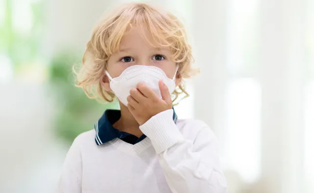 ECDC: Im dziecko młodsze, tym łatwiej rozsiewa koronawirusa