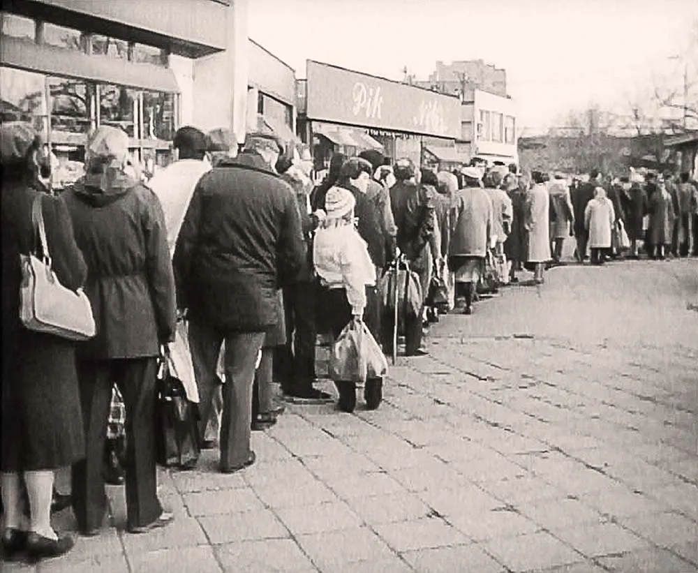 Wszystko po znajomości. Złota zasada z czasów PRL powróciła