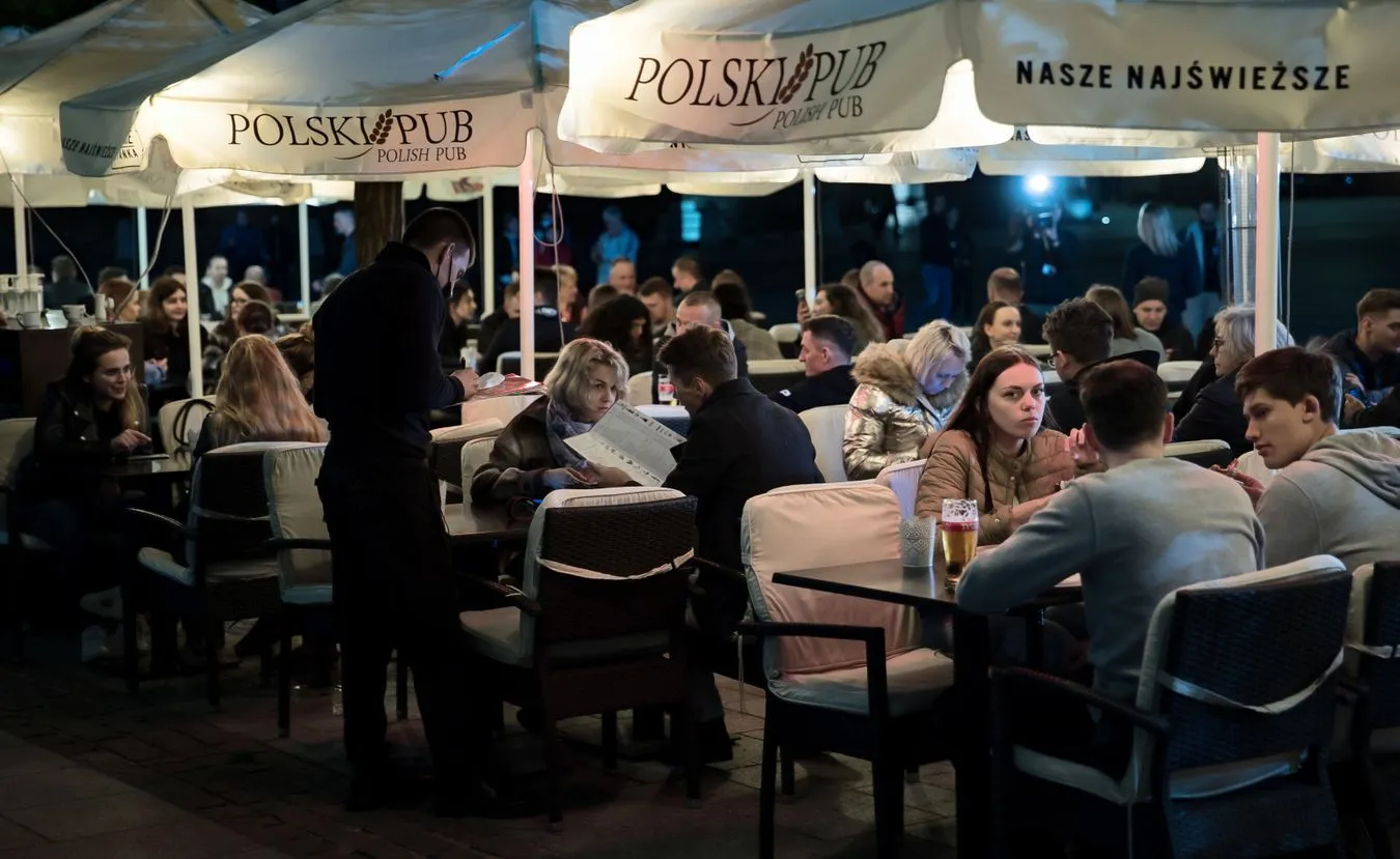 Czynne ogródki restauracyjne. Nie było pocovidowej fiesty w stolicy