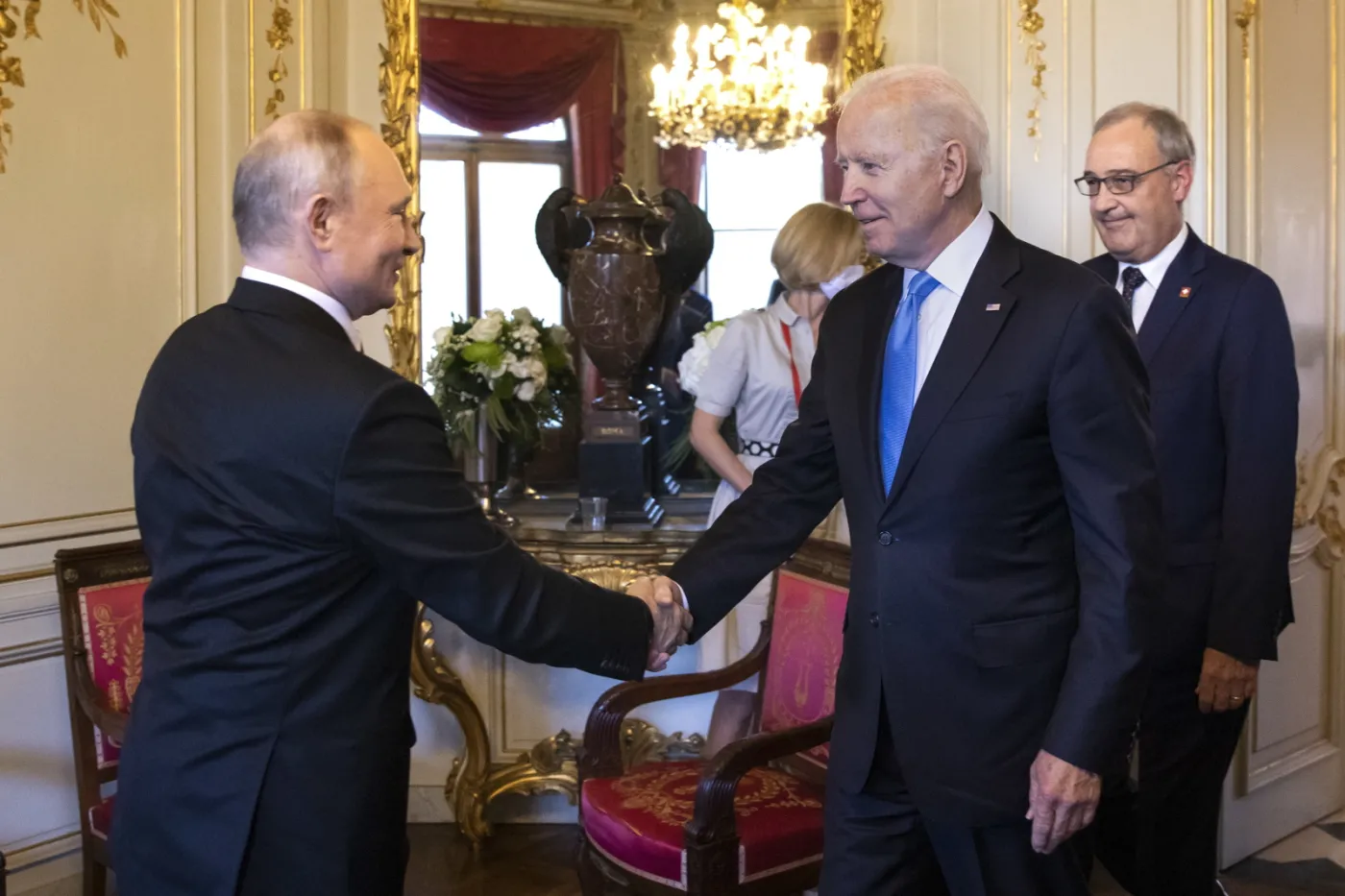 Szczyt Biden-Putin: przywódcy wymienili się okolicznościowymi prezentami