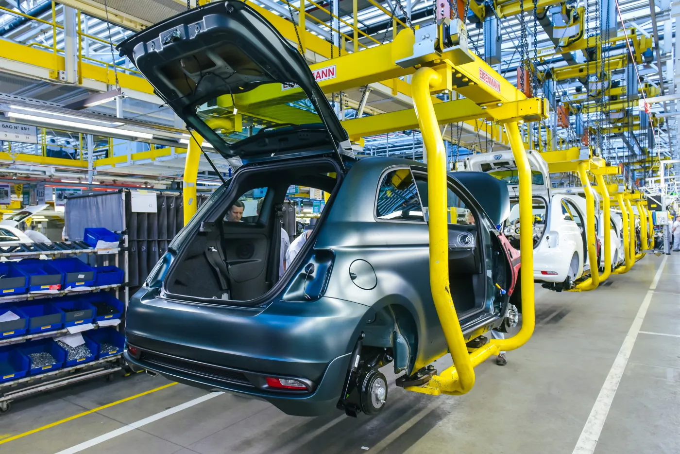 Nie czas na „gospodarkę postindustrialną”. Przemysł leczy