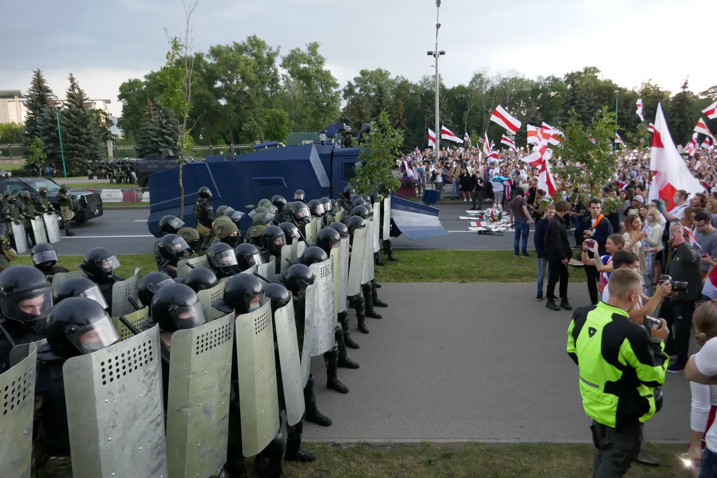 Rok protestów na Białorusi. "Są tysiące represjonowanych, ale i wzajemna pomoc"