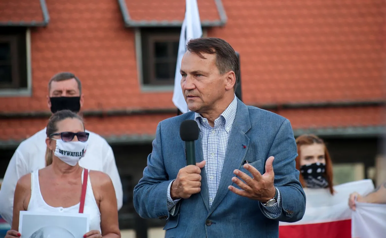 Sikorski ws. wywiadu Weissa: Polski rząd powinien wystawić weksel, niech Izrael ściągnie w Berlinie
