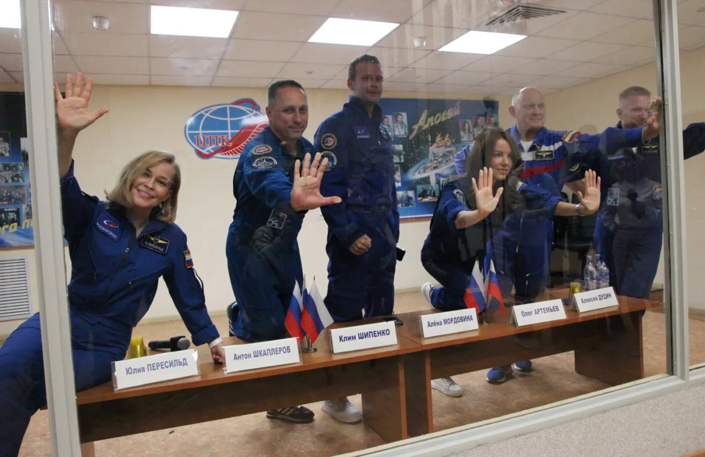 Z kosmodromu Bajkonur wystartował statek Sojuz МS-19 z ekipą filmową na pokładzie