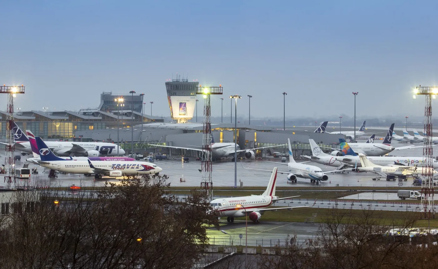 Opłaty terminalowe na lotniskach w 2022 roku wzrosną. W Warszawie do 450 zł, na innych do 1 tys. zł