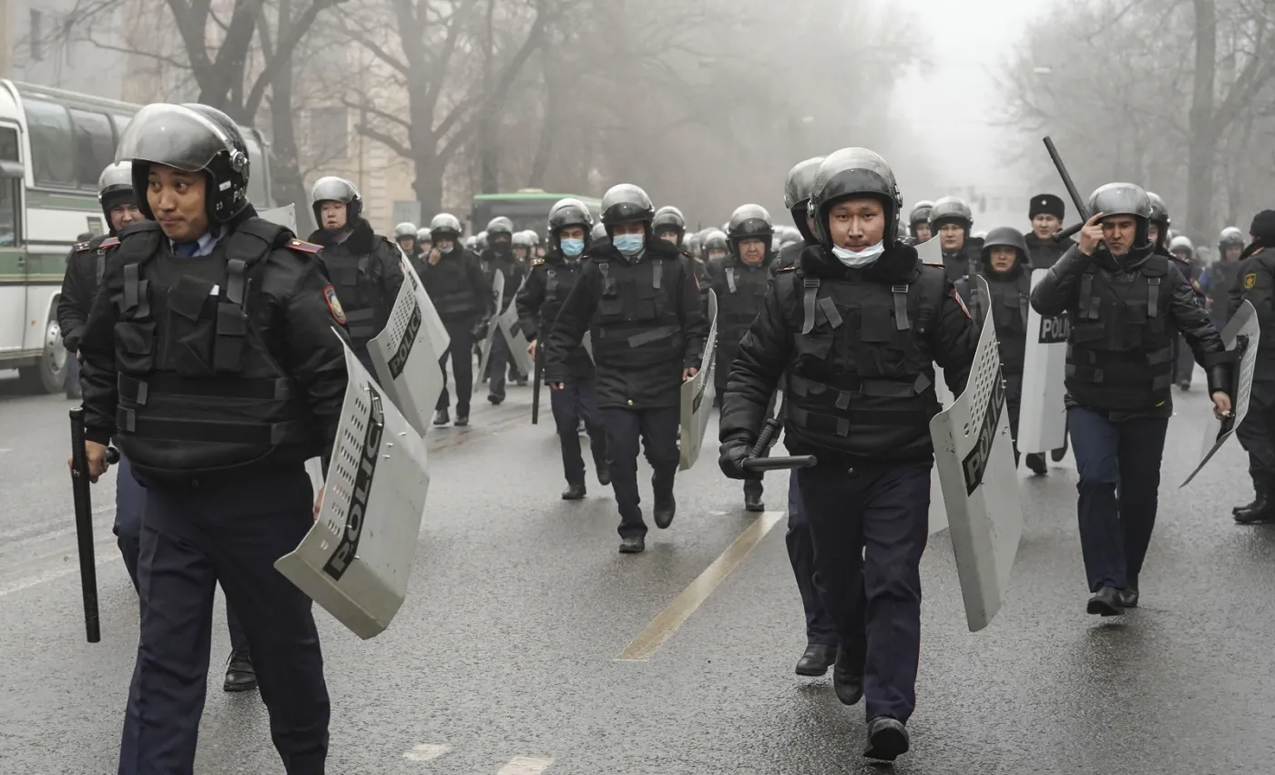 Zamieszki w Kazachstanie: żołnierze strzelają do uczestników protestów na Placu Republiki w Ałmaty