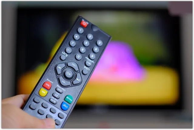 Polsat kontra TVN i TVP. Jak Polacy oceniają stacje telewizyjne? [SONDAŻ]