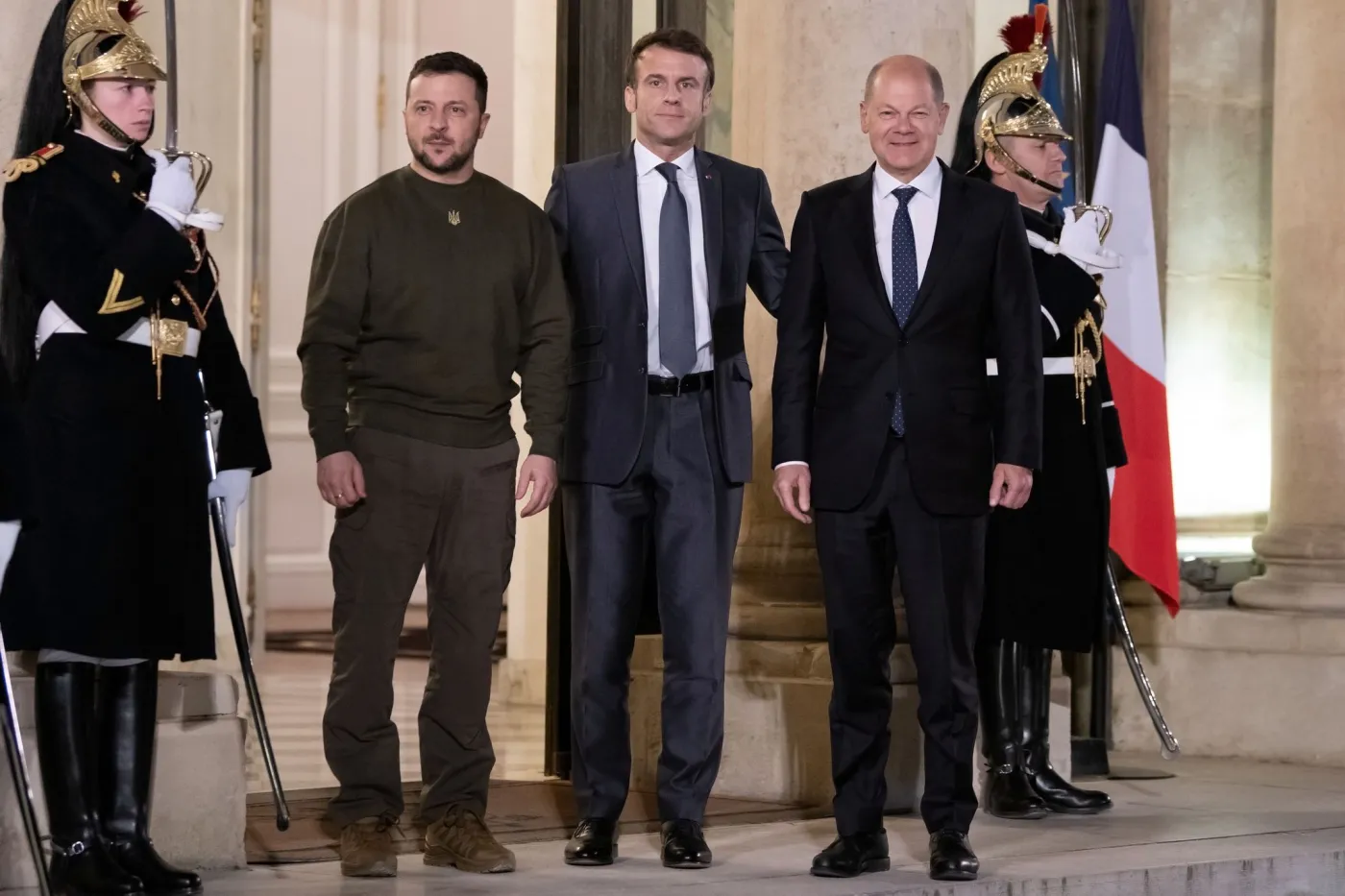 Bloomberg: Zełenski będzie szukał pomocy wojskowej  w Paryżu i Berlinie