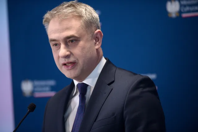 Gawkowski: 2,1 mln euro dla Polski na produkcję amunicji to wielki grzech zaniedbania PiS