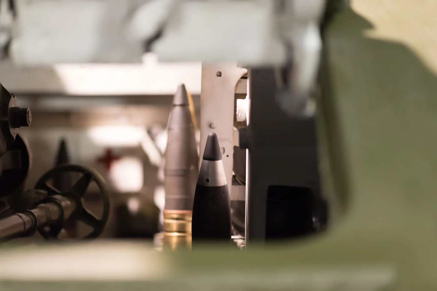 KE będzie wspierać produkcję amunicji dla Ukrainy