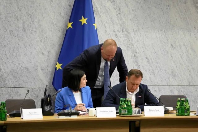 Polacy mają już dość komisji śledczych. Co dalej z badaniem sprawy Pegasusa, wyborów kopertowych i afery wizowej? [SONDAŻ]