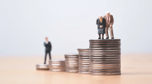 Kiedy wypłata czternastej emerytury? ZUS podał terminy