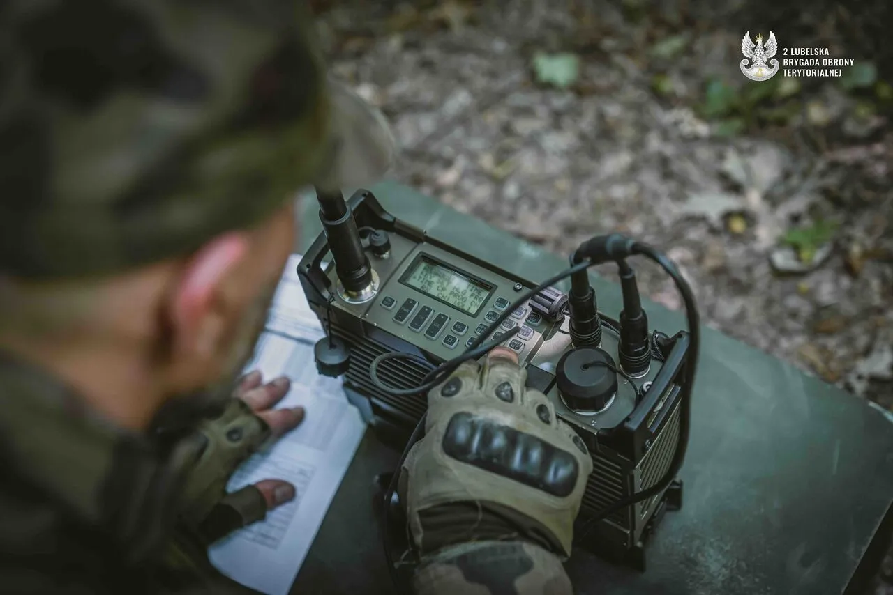 W Wojsku Polskim używamy obecnie m.in. amerykańskich radiostacji produkowanych przez koncern L3Harris Technologies.