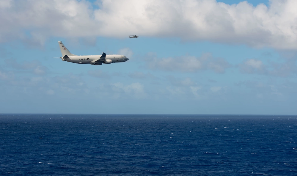 P-8A Poseidon w trakcie ćwiczeń na morzu Filipińskim.