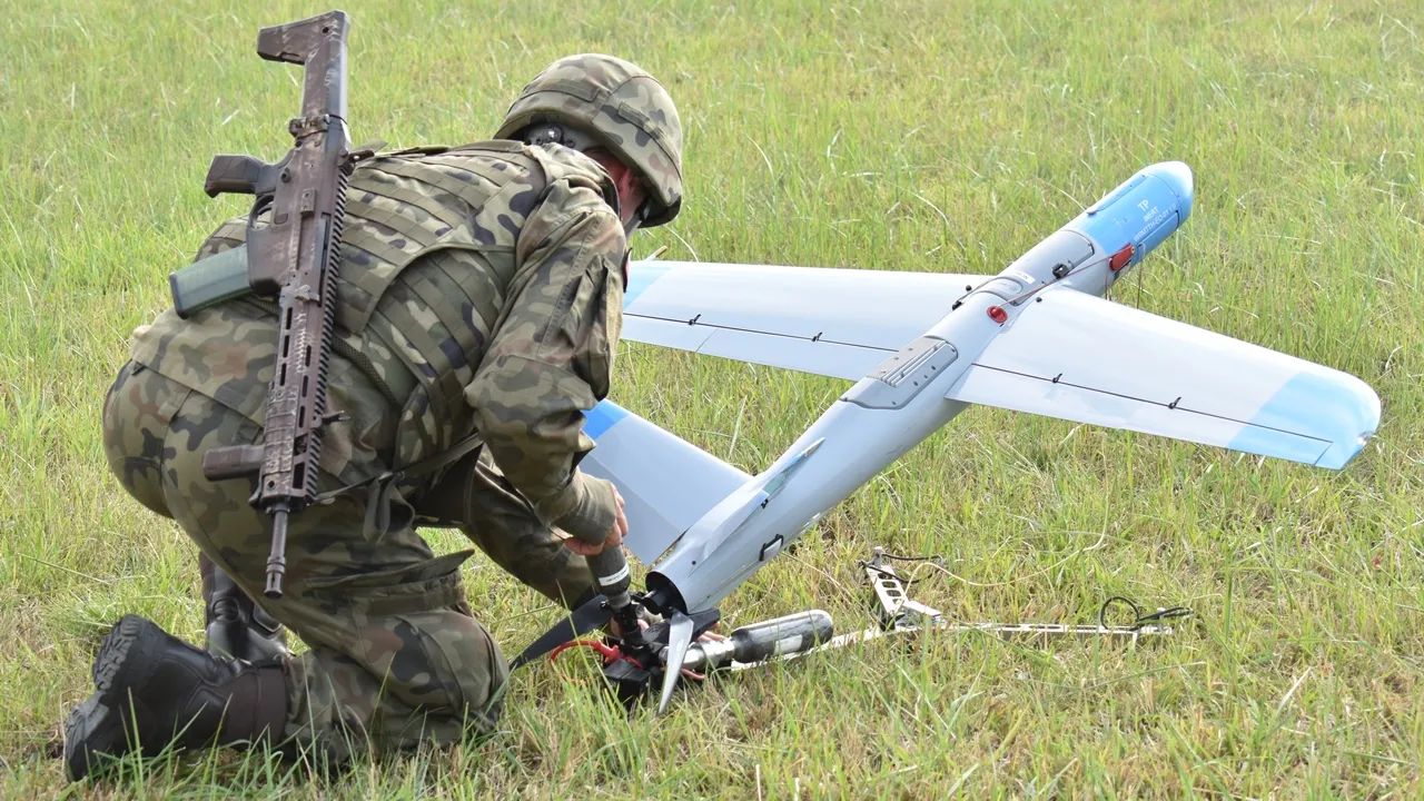 Warmate (ze starszą głowicą bojową) w trakcie startu.