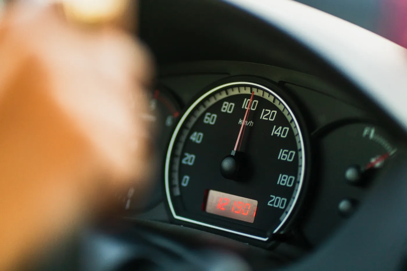 Samochody używane potaniały. Tyle trzeba dziś za nie płacić [KWOTA]