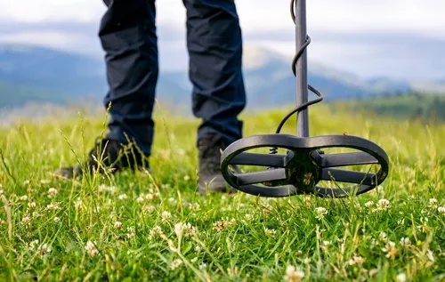To koniec marzeń o legalnym szukaniu skarbów. Wykrywacze trzeba schować. Przepisy wejdą w życie dopiero w 2027 roku. Być może