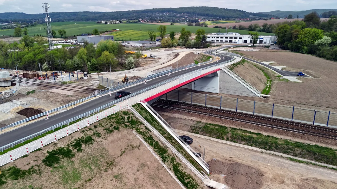 Nowy wiadukt drogowy w Pisarach - widok z lotu ptaka