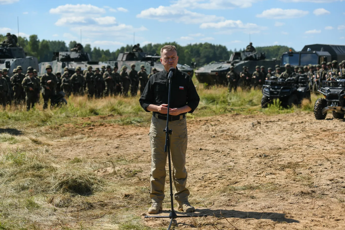 Szef MON: W przyszłym tygodniu spodziewamy się akceptacji Kongresu ws. śmigłowców Apache