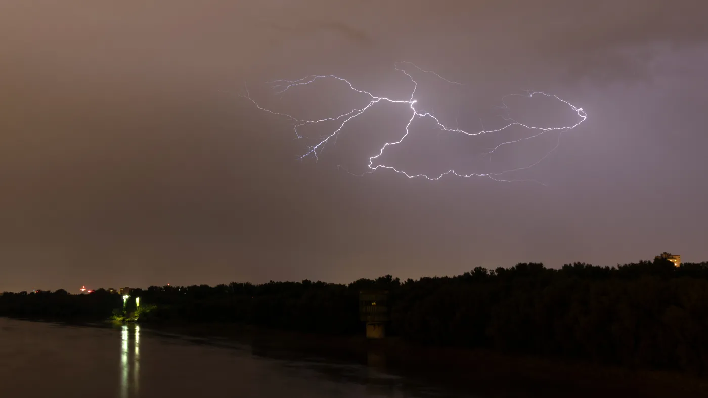 Badacz burz: W Polsce częstotliwość burz nieco spada, ale za to są one gwałtowniejsze
