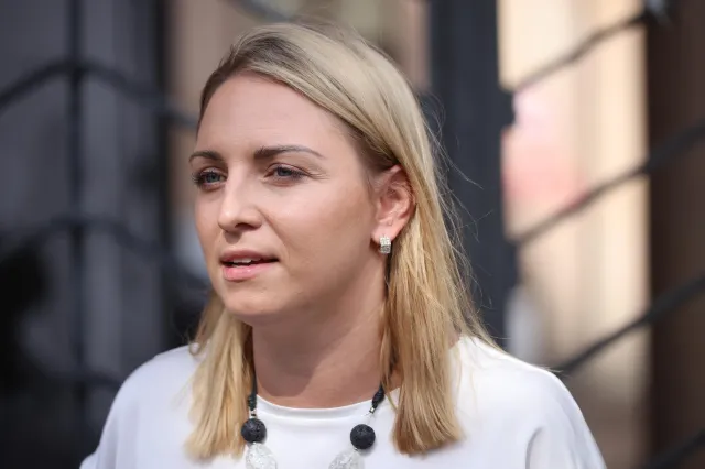 Posłanka KO mówiła o aferze wizowej, została zatrzymana przez policję. Tusk: "Niepokojące standardy"