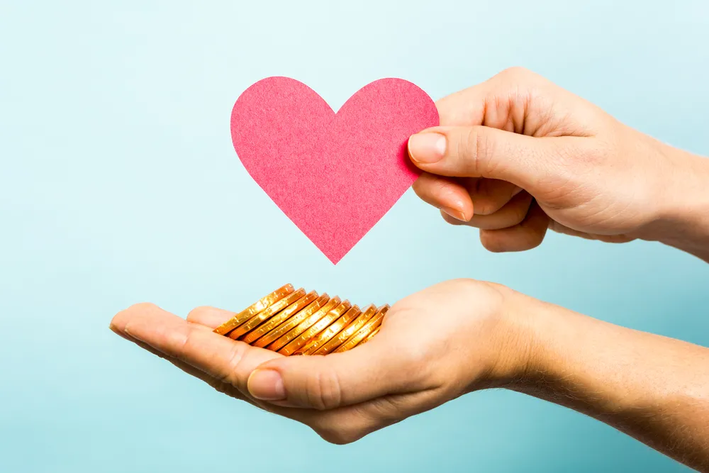 Miłość i pieniądze. W związkach finanse są tematem tabu? [BADANIE]