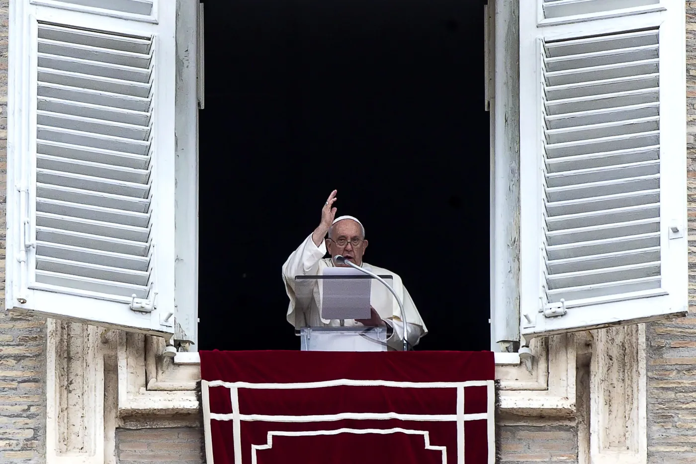 Papież: Świat przeżywa bardzo mroczne chwile