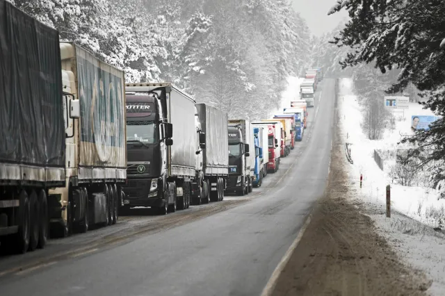Dorohusk i Hrebenne. Na tych przejściach granicznych z Ukrainą TIRy czekają minimum 3 dni