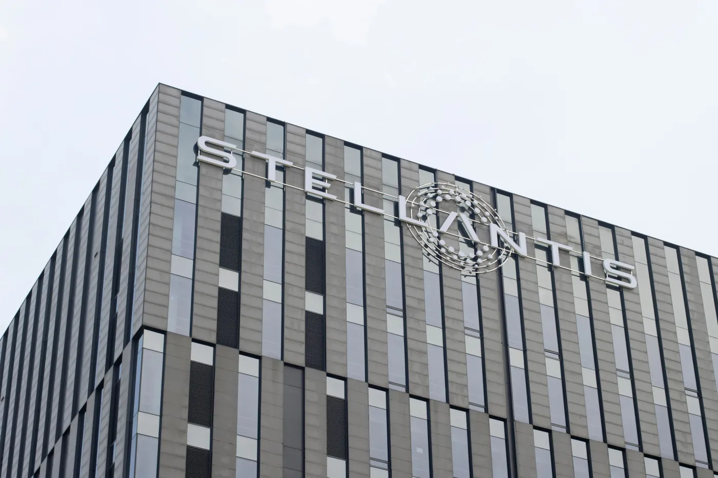 Stellantis wezwał właścicieli prawie 113 tys. aut. Chodzi o groźną usterkę silnika w tych modelach