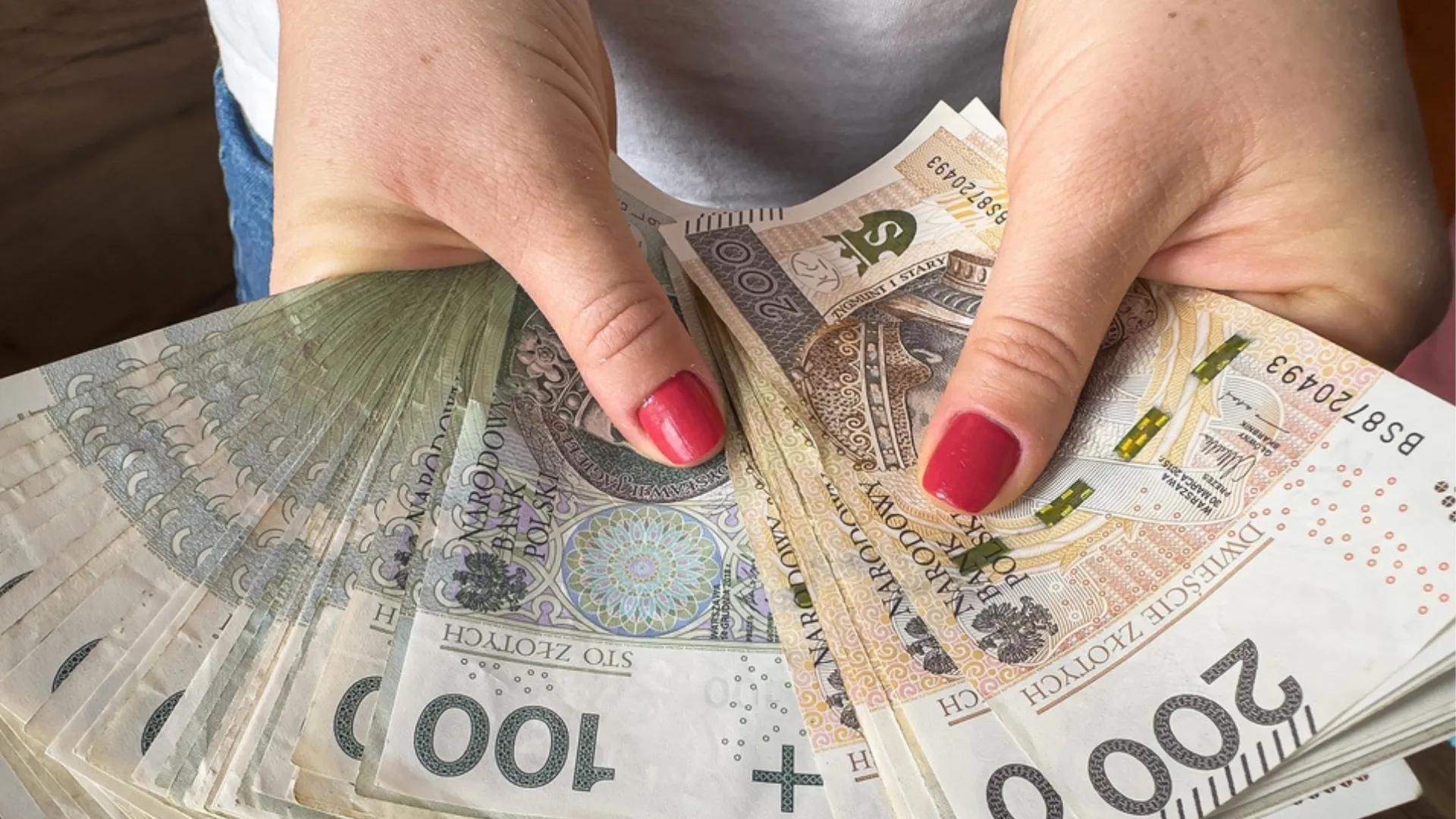 Tym, którzy są po pięćdziesiątce ZUS robi przelewy. Niektórzy zobaczą na koncie ponad 4500 tysiące złotych