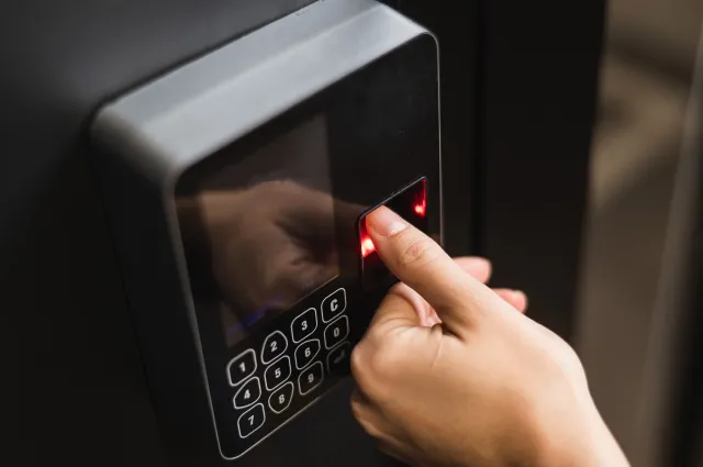 Odcisk palca w ewidencji czasu pracy. Czy to legalne i bezpieczne rozwiązanie?