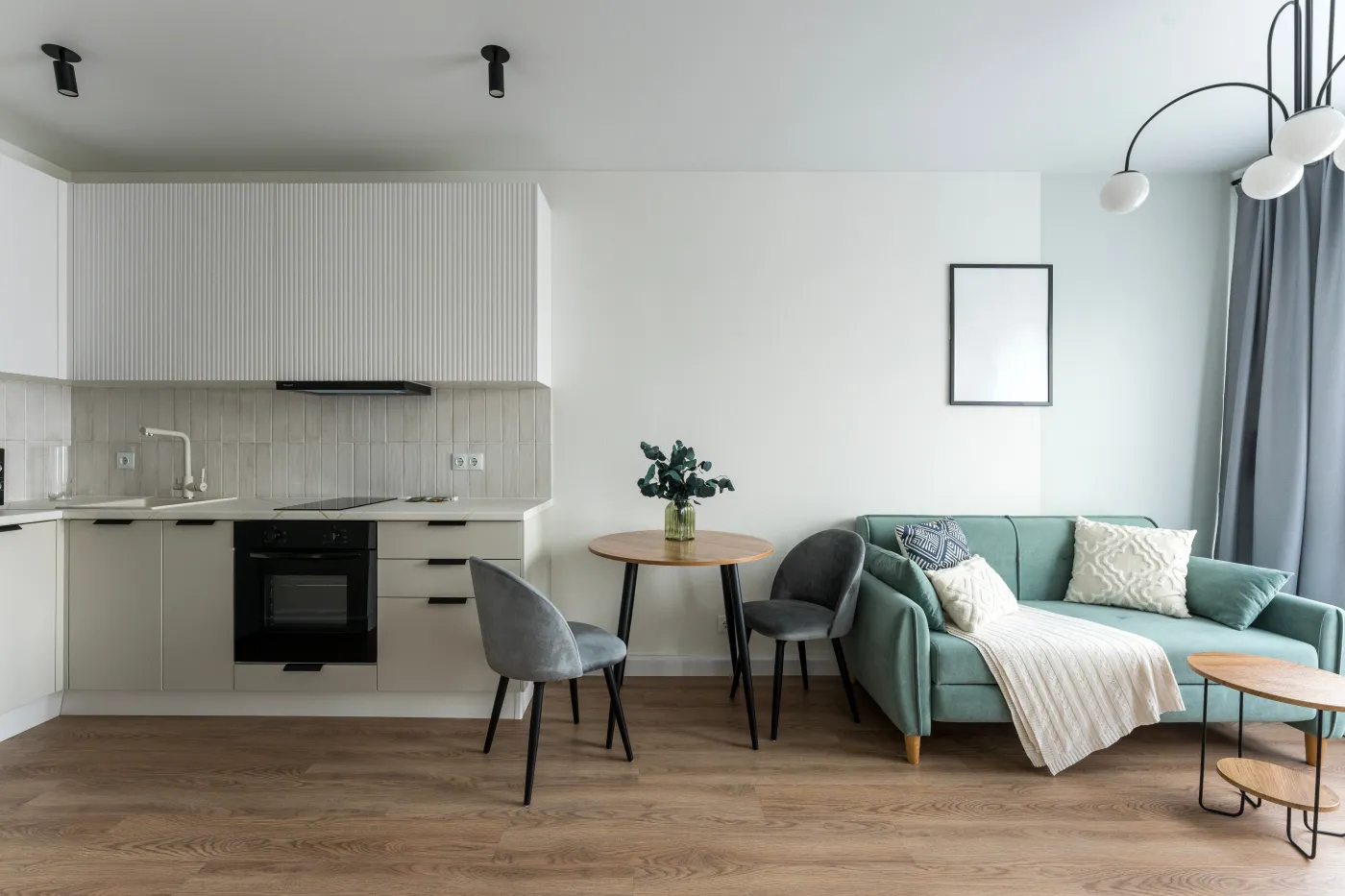 The,Interior,Of,A,Small,Living,Room,With,Kitchen,In