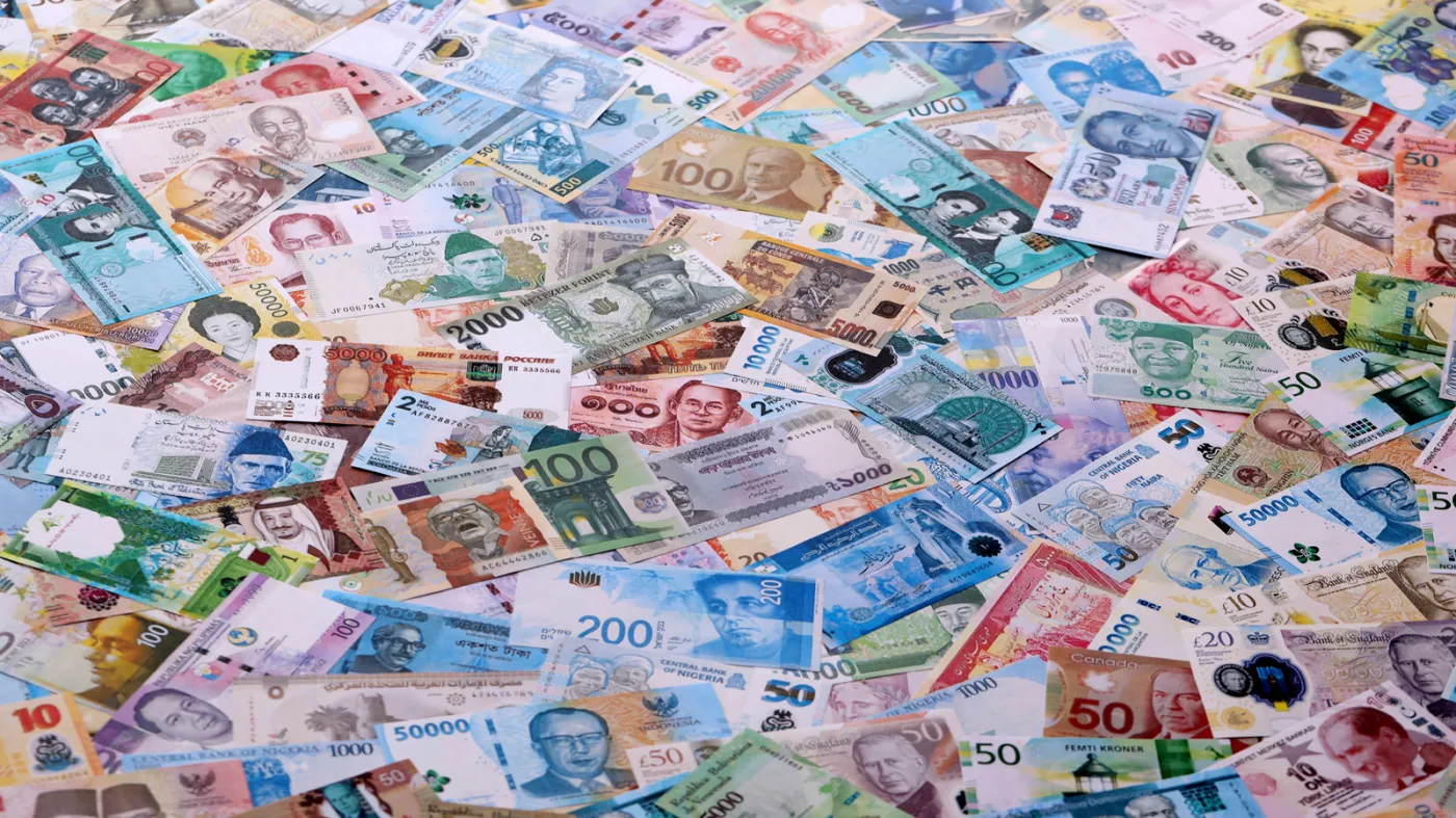 Eksperci komentują waluty. Złoty stabilny wobec euro. O zmianach na rynku decydują dane, które generuje realna gospodarka w reakcji na wojnę.