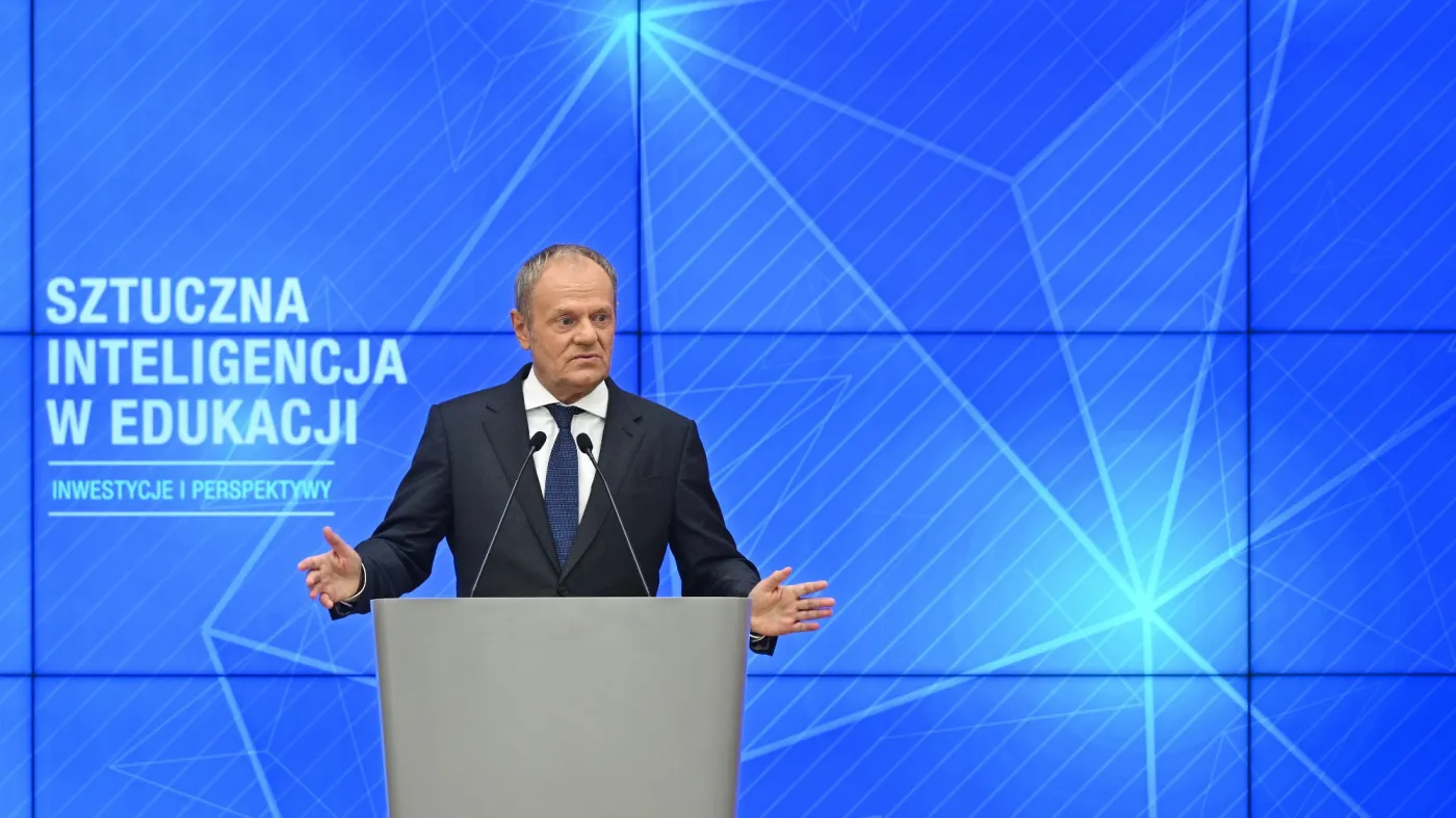 "Sztuczna inteligencja może być nie tylko sprawniejsza od nas, ale też bardziej bezwzględna". Premier z apelem do uczniów