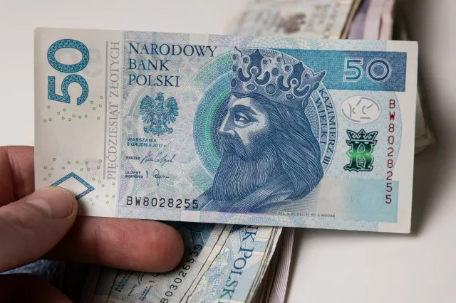 Komu należy się wyższy dodatek pielęgnacyjny? Zamiast 366 zł ZUS wypłaci 550 zł