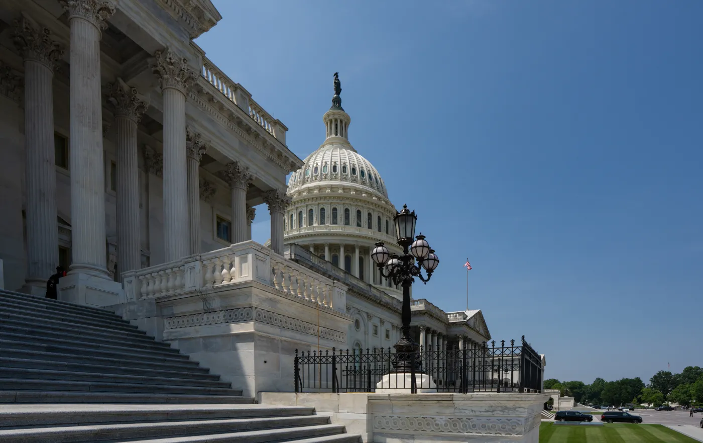 Nowe sankcje USA na Rosję. 100-proc. cła mogą objąć także kraje UE