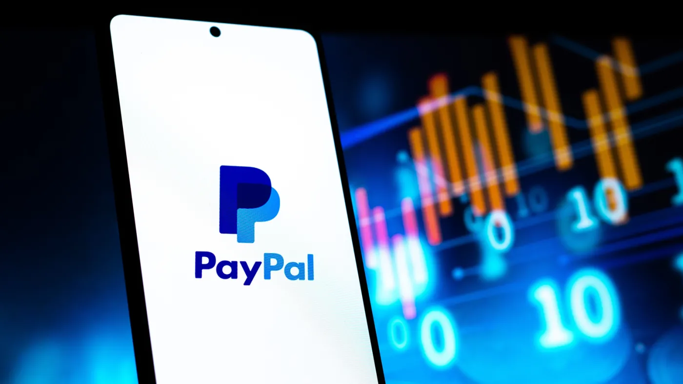 PayPal i Meta integrują swoje usługi aby użytkownicy obu platform z pomocą agenta AI Muse, mogli sprawniej robić zakupy w sieci. Na ten sojusz fin i big techów rynek tradycyjnych banków i finansów zareagował spadkami.